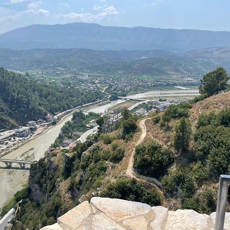 Anel'S Guesthouse Berat Buitenkant foto