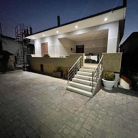 Anel'S Guesthouse Berat Buitenkant foto