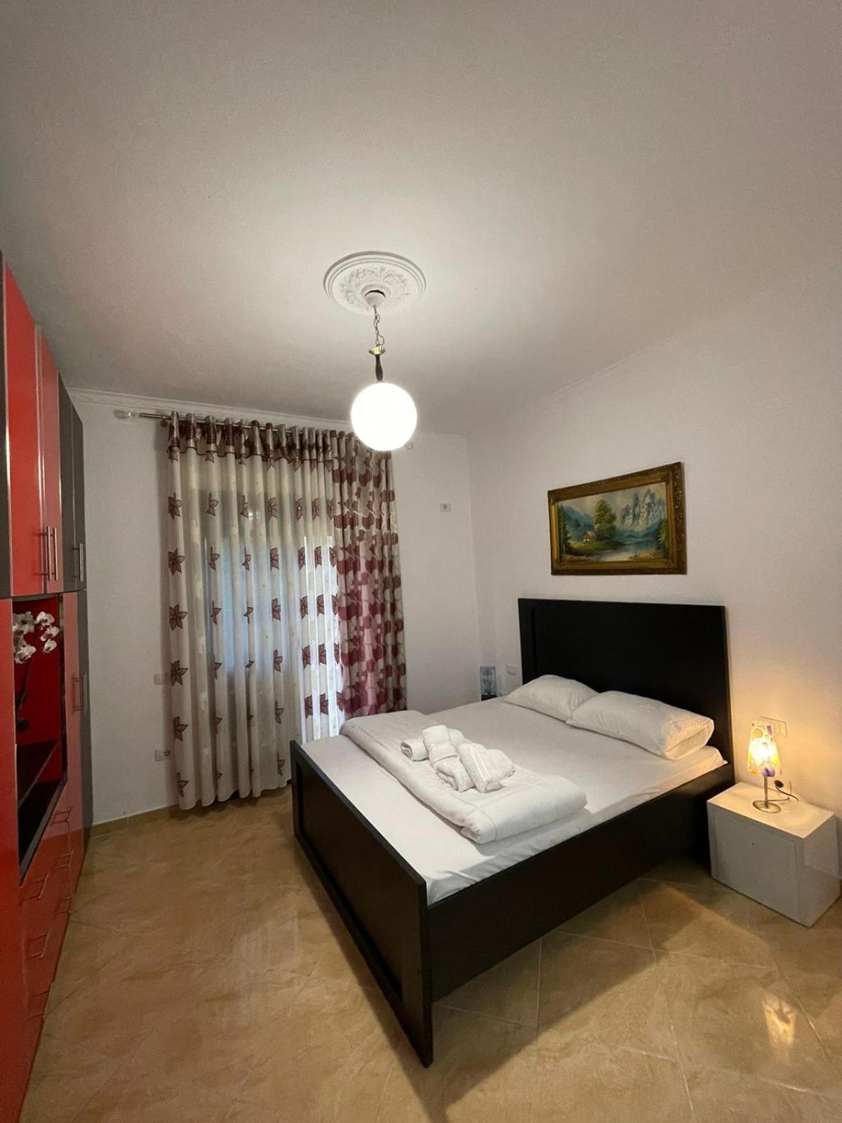 Anel'S Guesthouse Berat Buitenkant foto