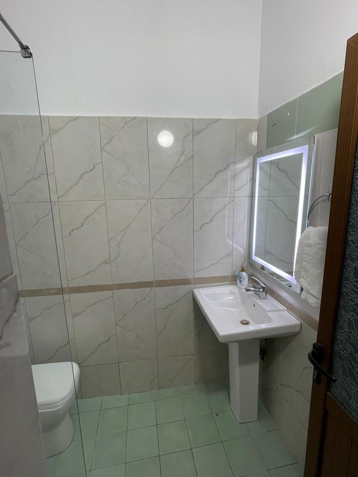 Anel'S Guesthouse Berat Buitenkant foto