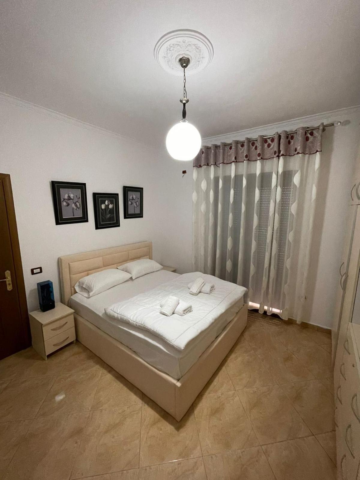 Anel'S Guesthouse Berat Buitenkant foto