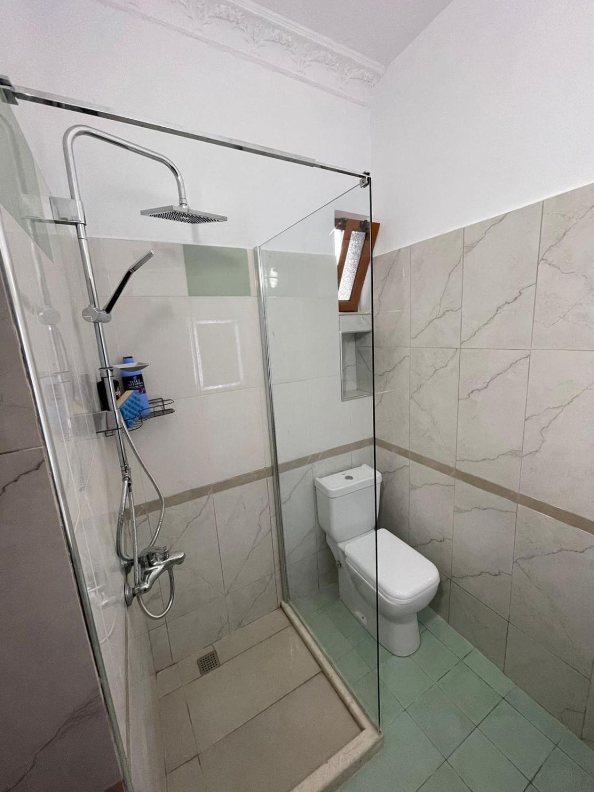 Anel'S Guesthouse Berat Buitenkant foto