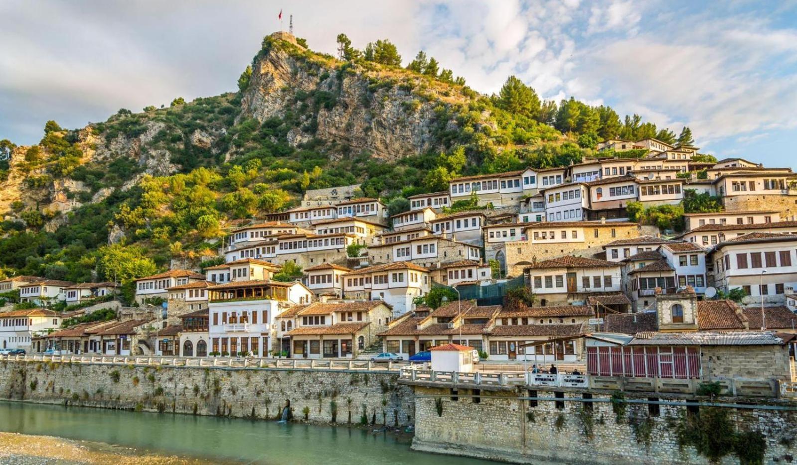 Anel'S Guesthouse Berat Buitenkant foto
