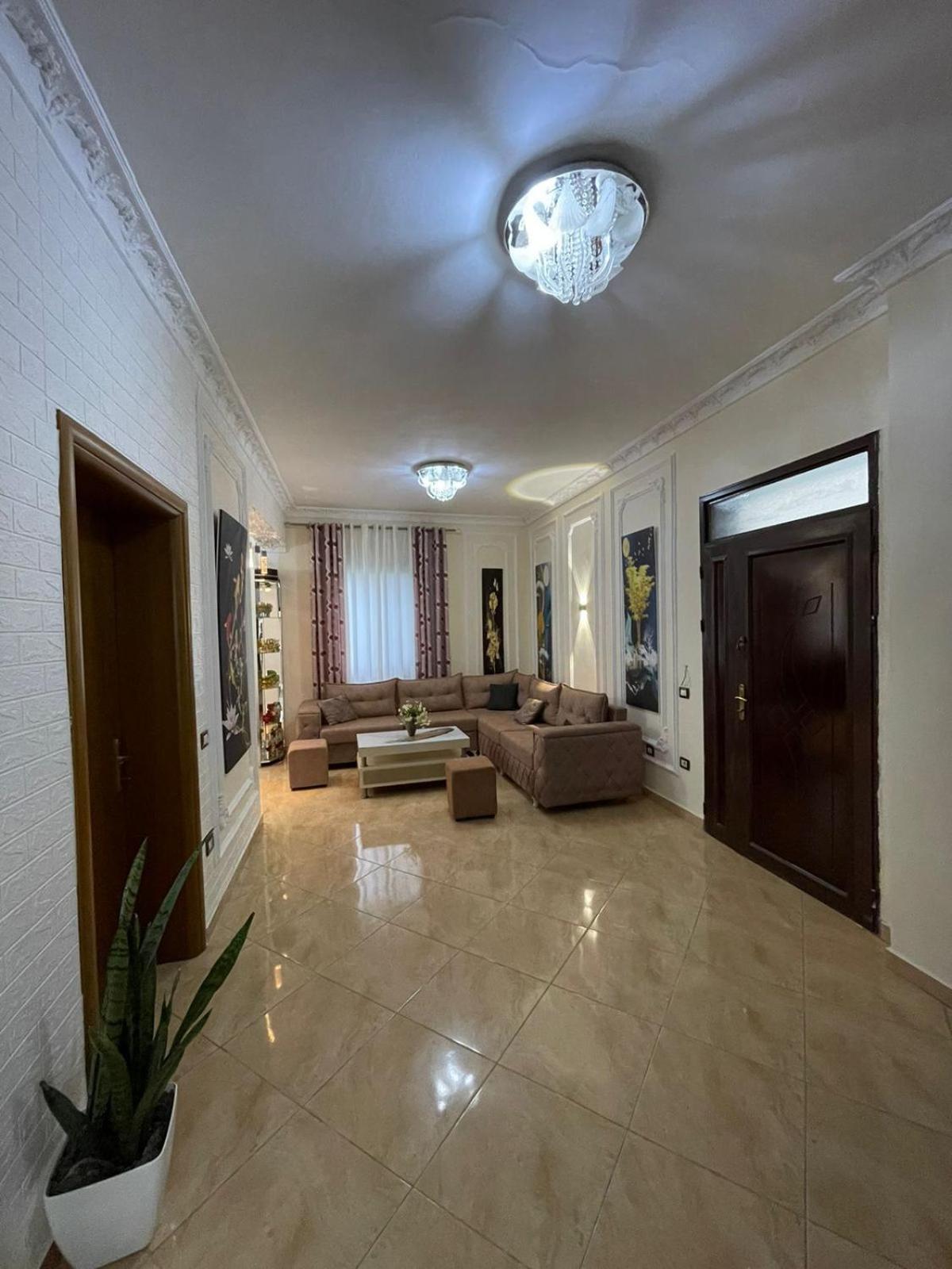 Anel'S Guesthouse Berat Buitenkant foto