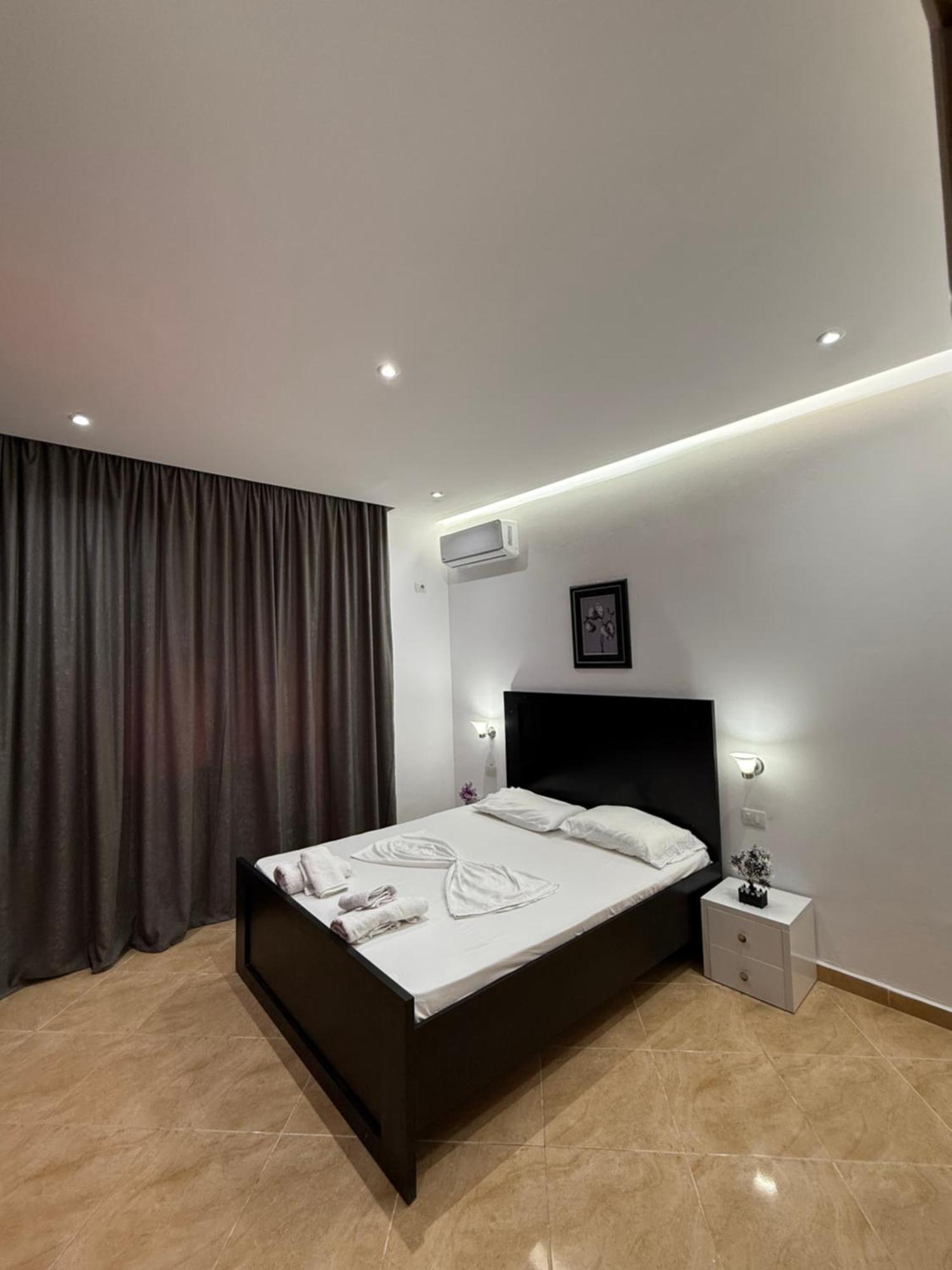 Anel'S Guesthouse Berat Buitenkant foto