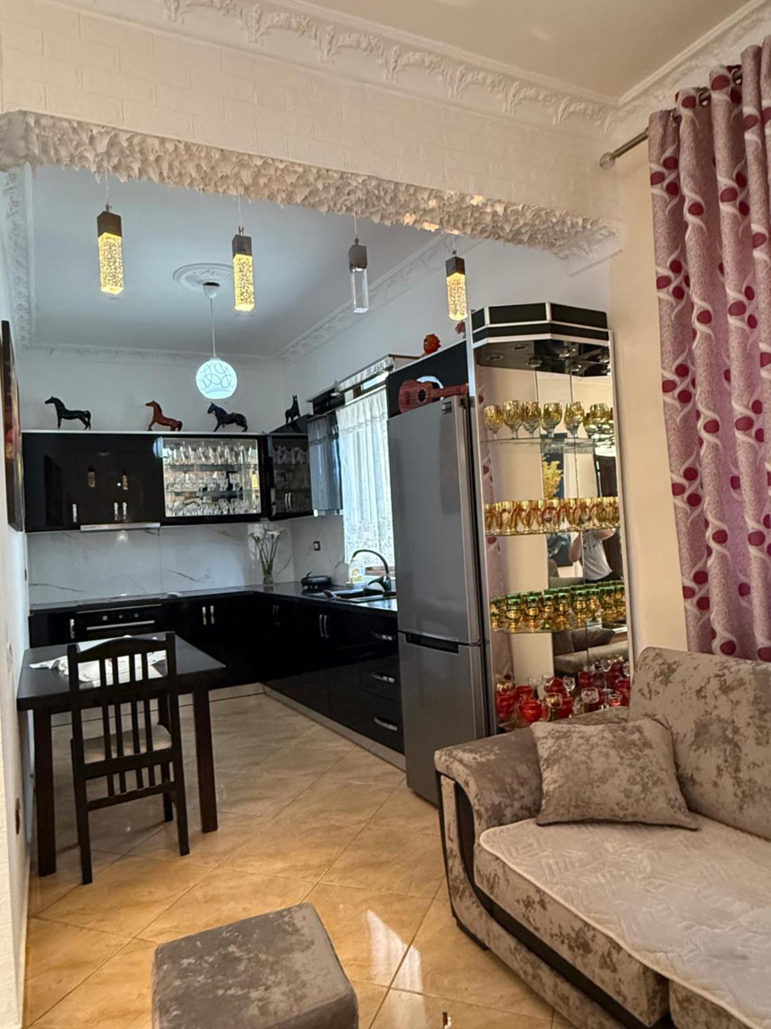 Anel'S Guesthouse Berat Buitenkant foto