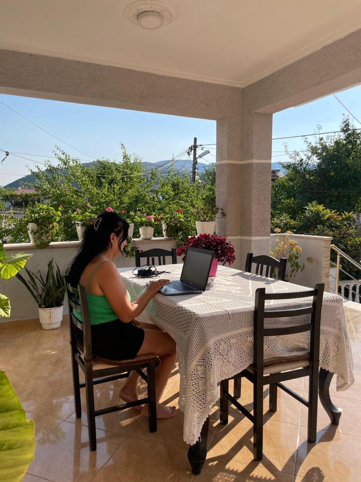 Anel'S Guesthouse Berat Buitenkant foto