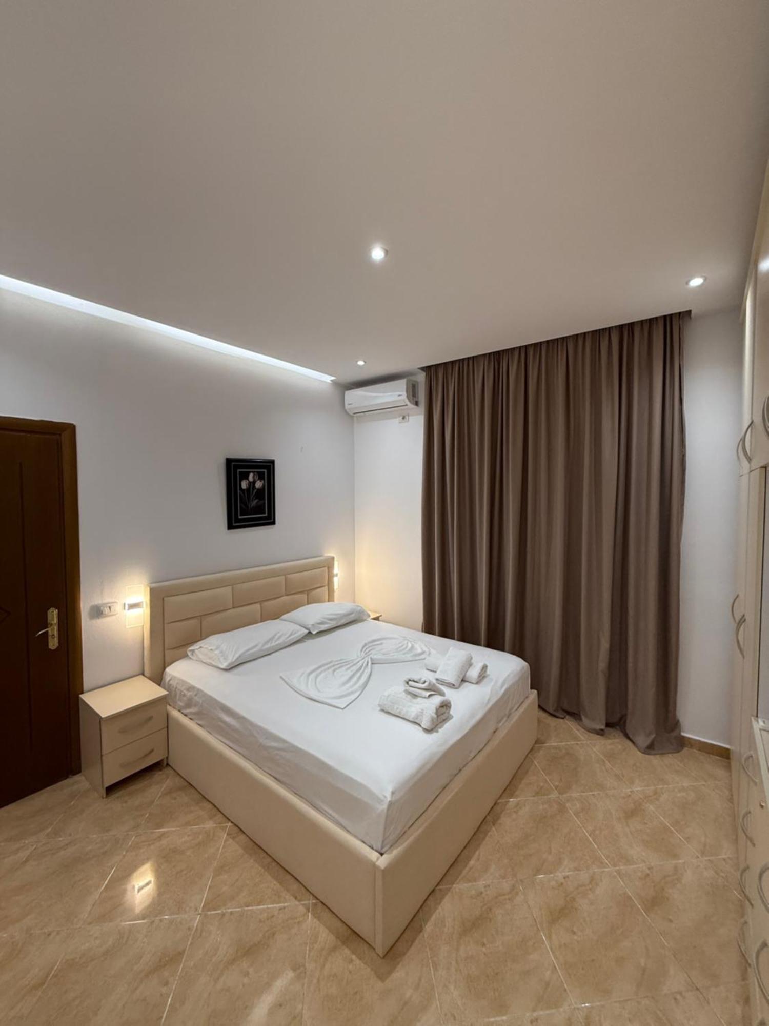 Anel'S Guesthouse Berat Buitenkant foto