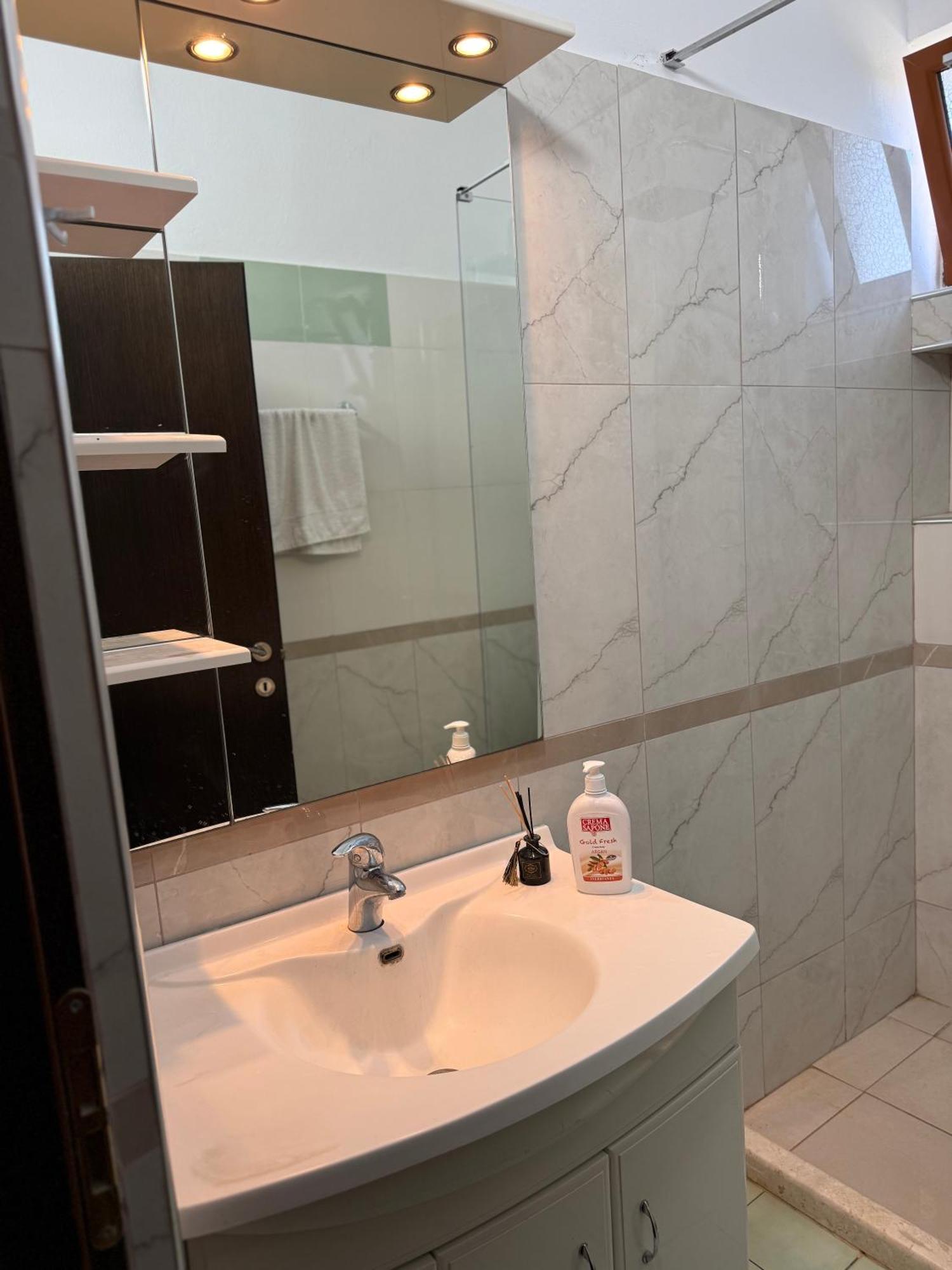 Anel'S Guesthouse Berat Buitenkant foto
