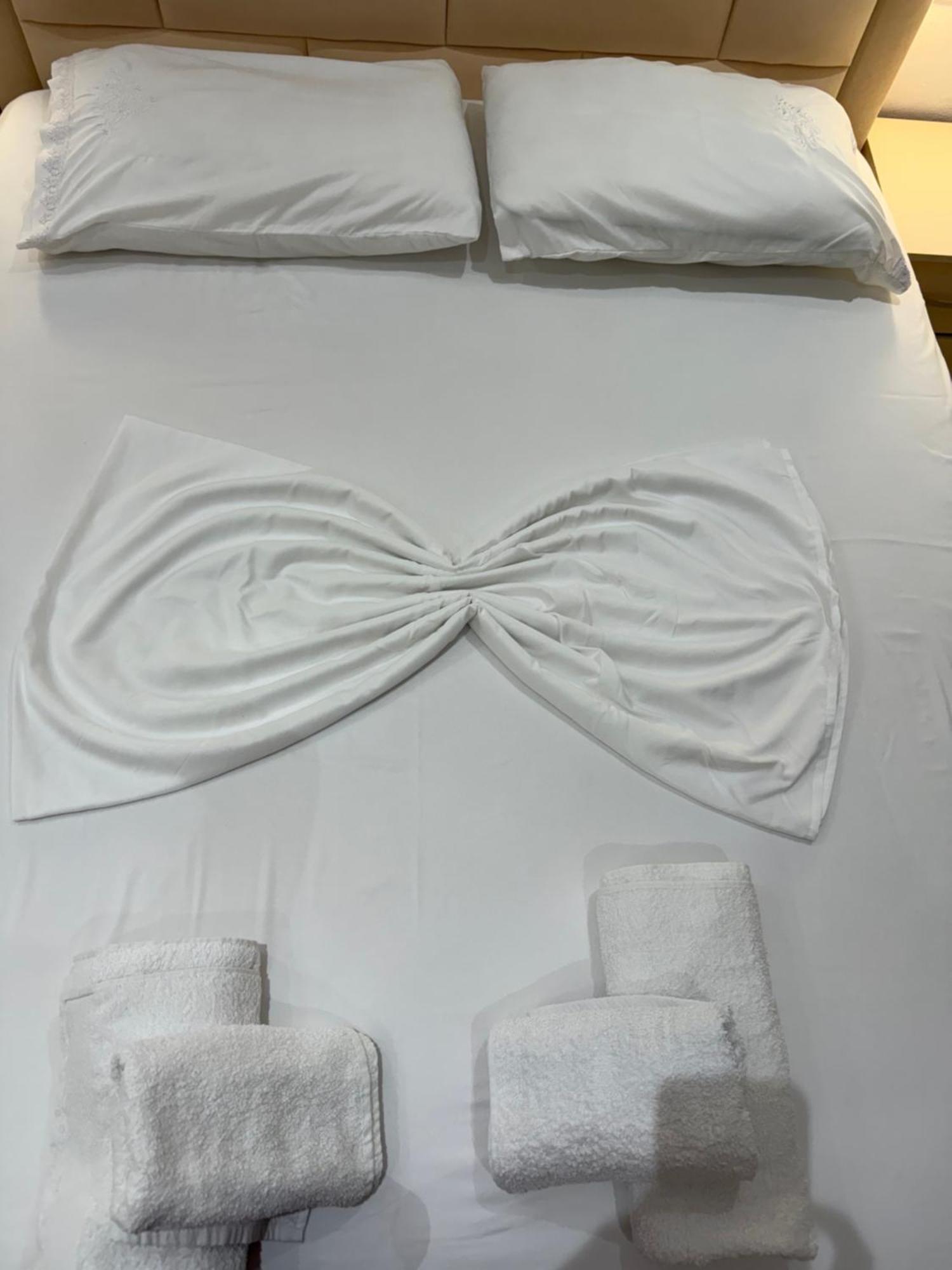 Anel'S Guesthouse Berat Buitenkant foto