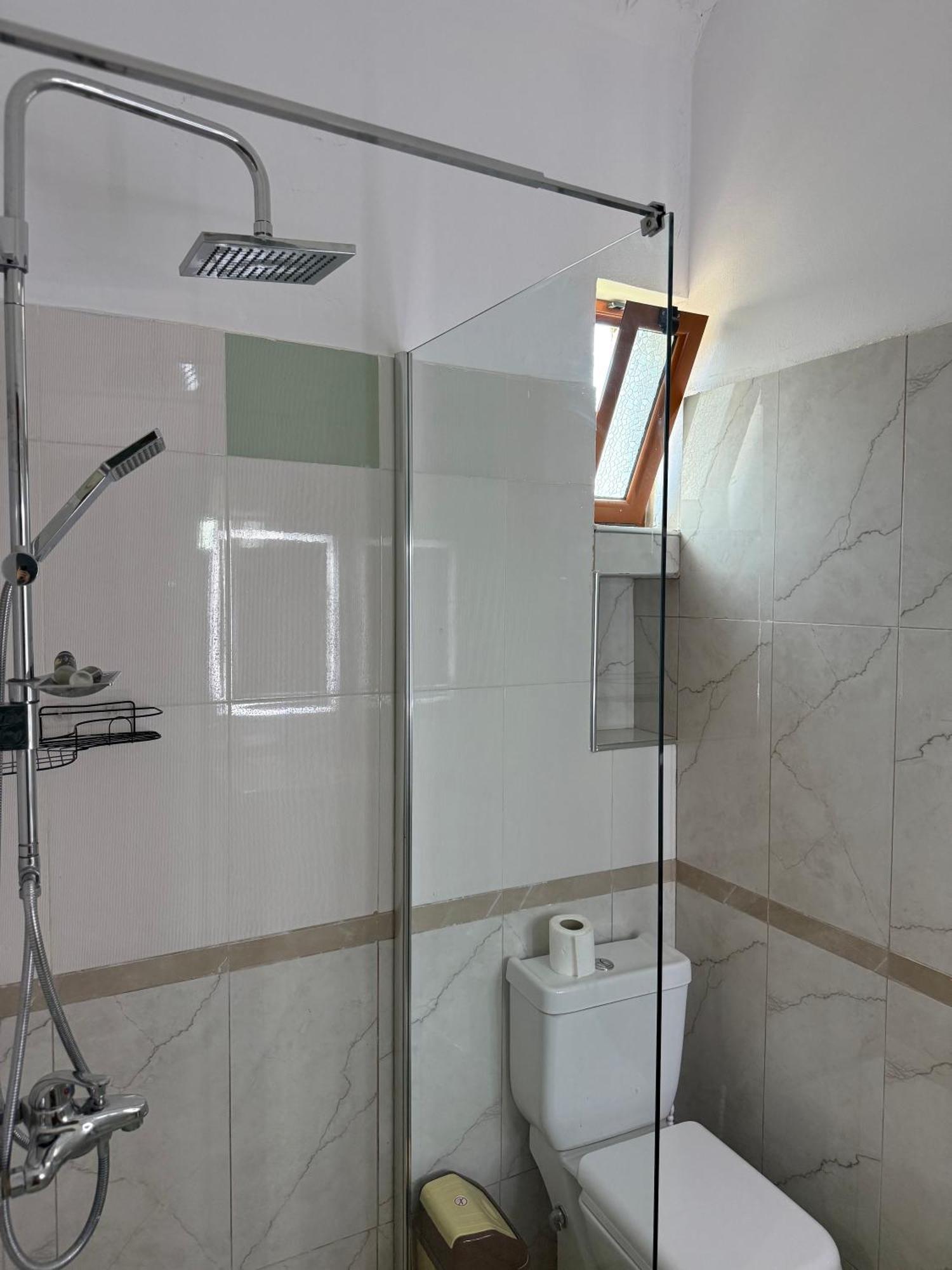 Anel'S Guesthouse Berat Buitenkant foto