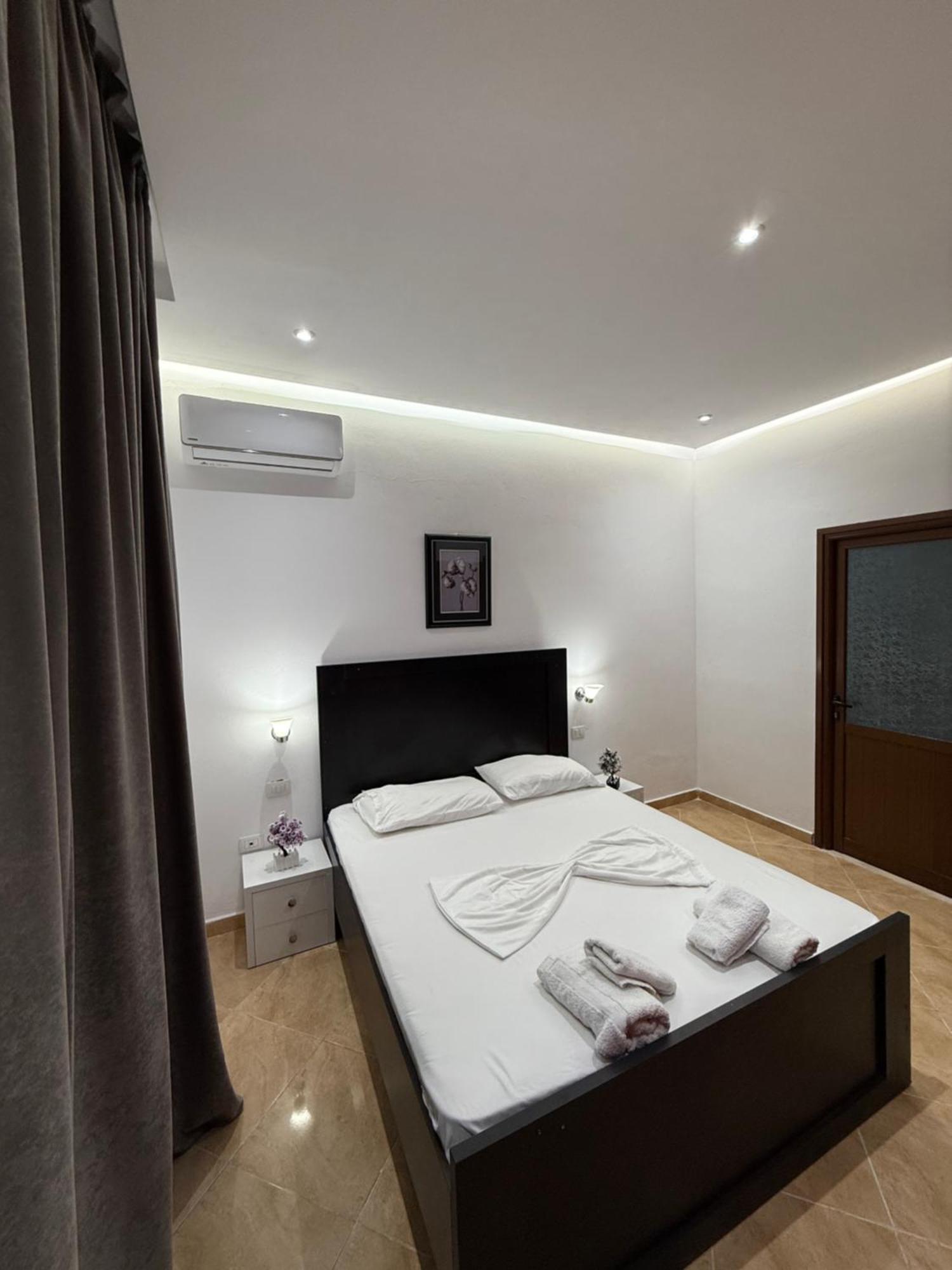 Anel'S Guesthouse Berat Buitenkant foto